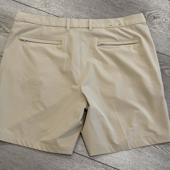 Mizzen & Main Helmsman Mens 38 X 8 Performance Shorts Khaki Golf Preppy - Picture 4 of 5